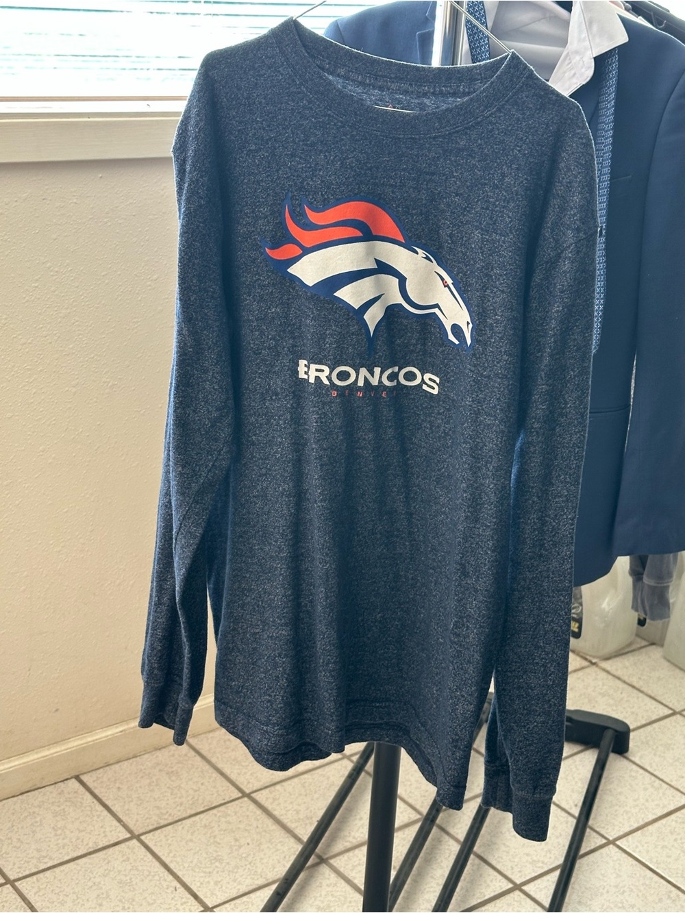 Denver Broncos Men’s M Navy Long-Sleeve Crewneck Dri Fit